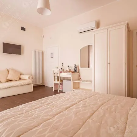 Domus Al Corso Con Servizio Гостевой дом 4*