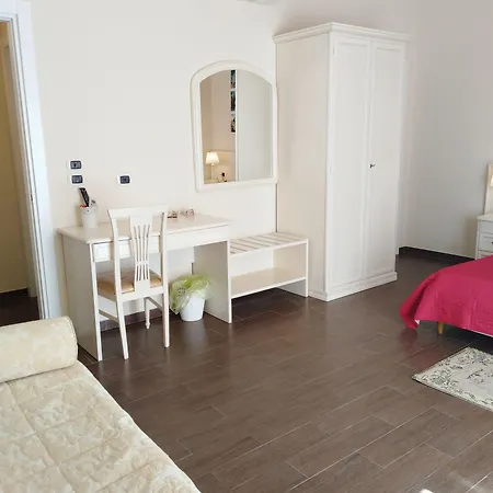 Domus Al Corso Con Servizio Гостевой дом