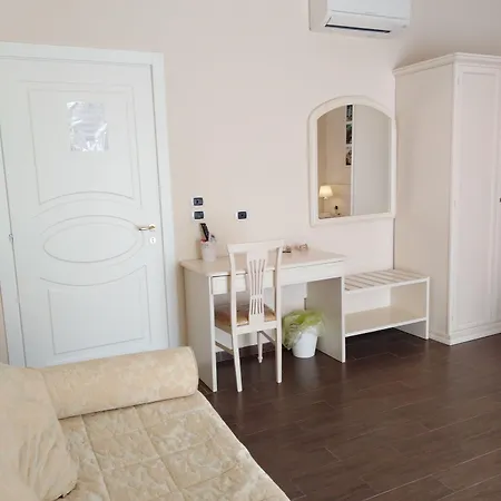 Domus Al Corso Con Servizio Гостевой дом Каноса-ди-Пулья