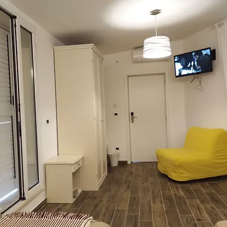 Domus Al Corso Con Servizio Гостевой дом Каноса-ди-Пулья