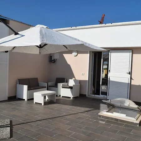 Guest house Domus Al Corso Con Servizio