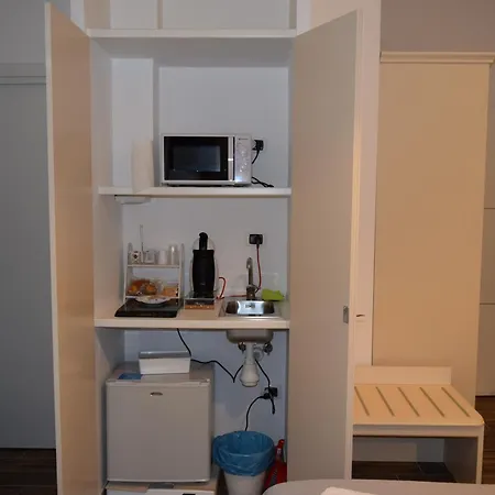 Guest house Domus Al Corso Con Servizio