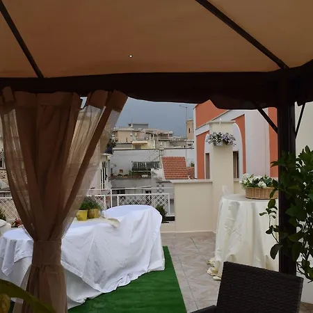 Guest house Domus Al Corso Con Servizio