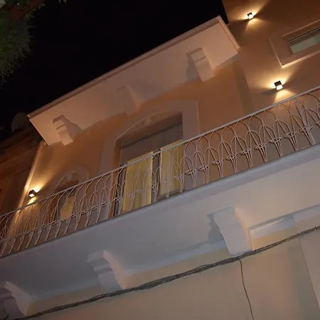 Domus Al Corso Con Servizio 3* Canosa di Puglia