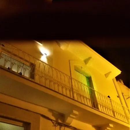 Guest house Domus Al Corso Con Servizio 3*