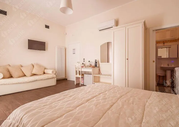 Domus Al Corso Con Servizio Maison d'hôtes 4*