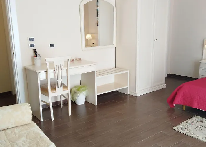 Domus Al Corso Con Servizio Maison d'hôtes
